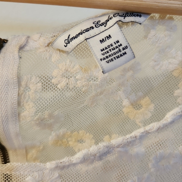 Sheer‎ Daisy Zippered Back, Perplum Top - Picture 2 of 5